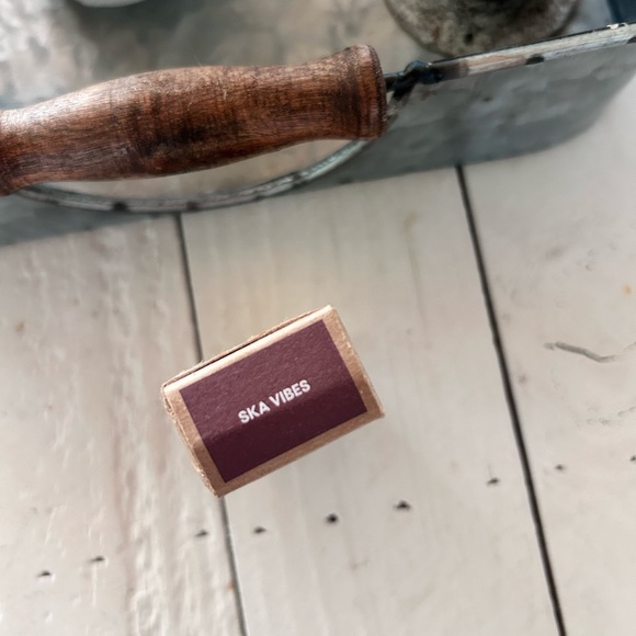 GXVE by Gwen Stefani Paint it Up 24 HR Cream Brown Eyeshadow in shade SKA VIBES - Picture 4 of 5